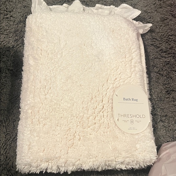 🛁 Threshold Cream White Bath Rug - Picture 1 of 8
